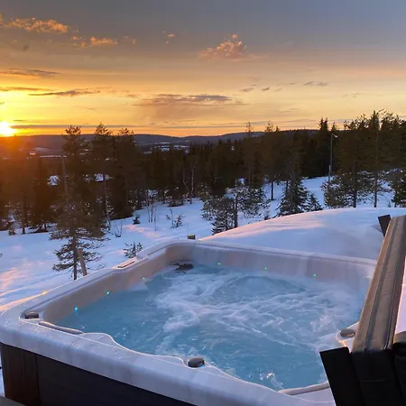 Panoramic Fell View With Hot Tub & Sauna - Pikku-syoetteen Helmi Vila